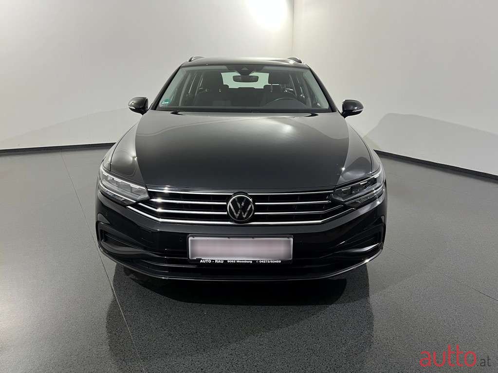 2022' Volkswagen Passat photo #2