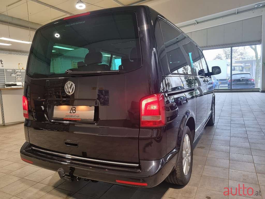2013' Volkswagen Multivan photo #6
