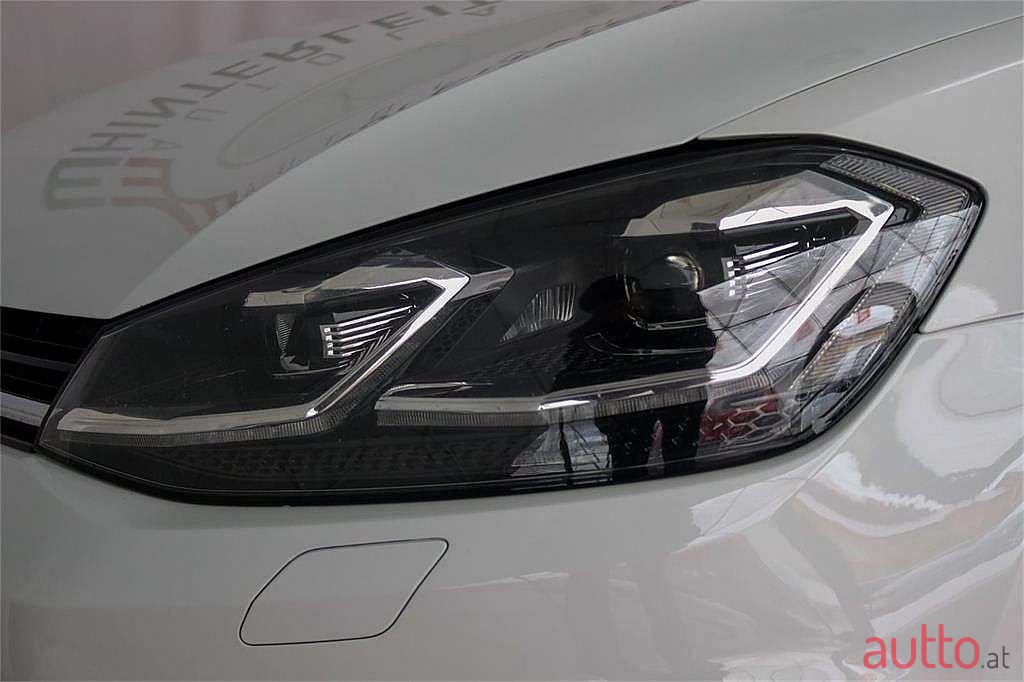 2018' Volkswagen Golf photo #4