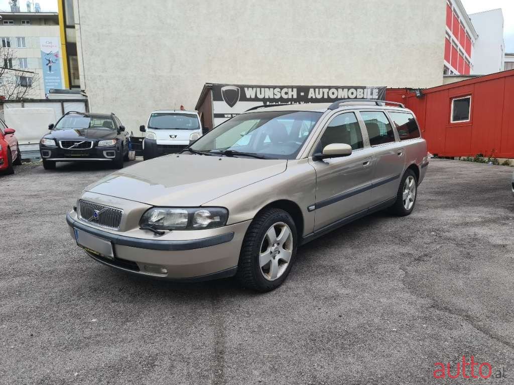 2003' Volvo V70 photo #1