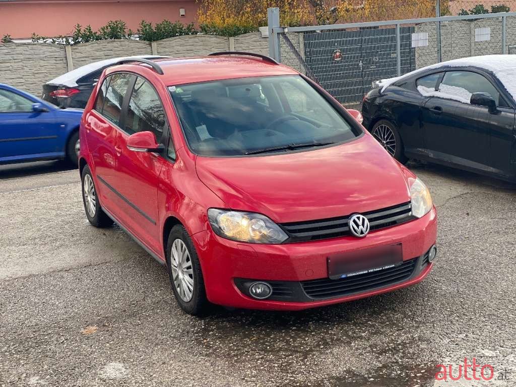 2010' Volkswagen Golf photo #3