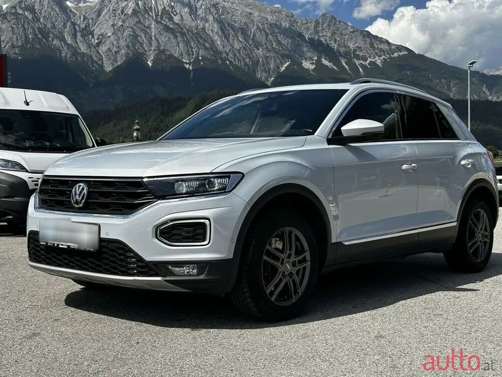 2018' Volkswagen T-Roc photo #2