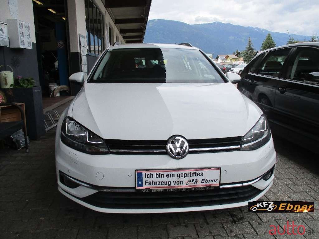 2017' Volkswagen Golf photo #1