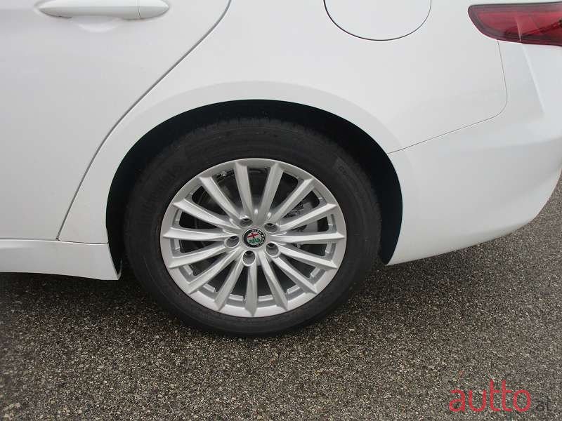 2020' Alfa Romeo Giulia photo #4