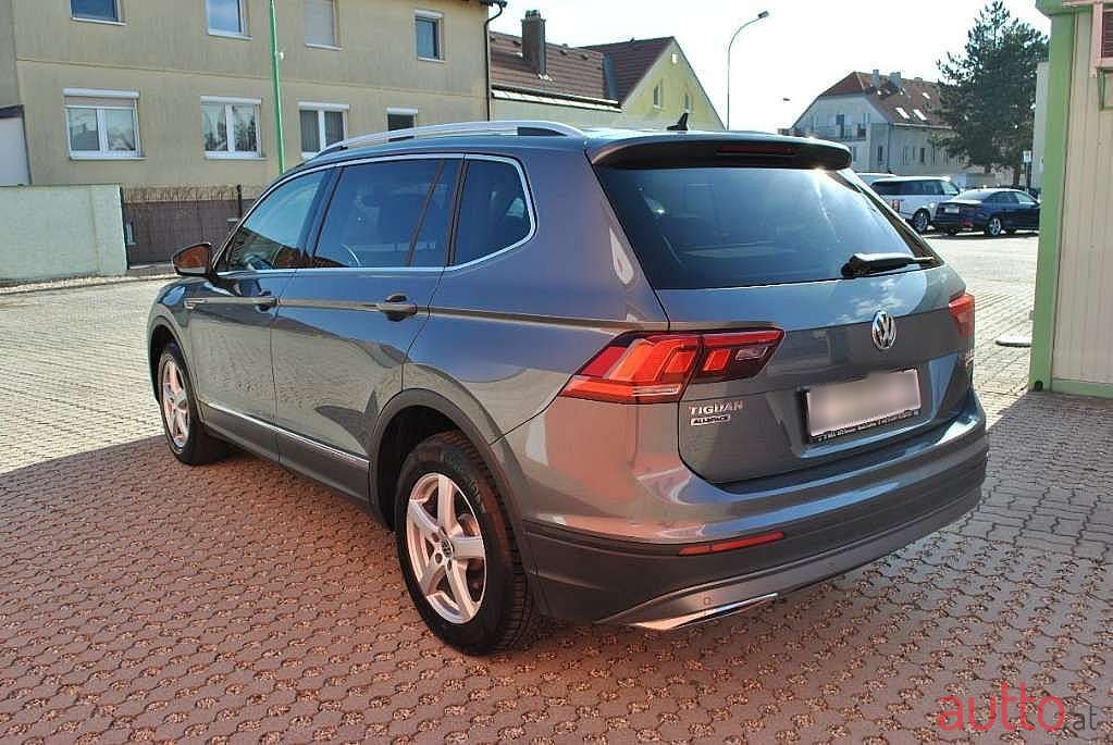 2018' Volkswagen Tiguan photo #4