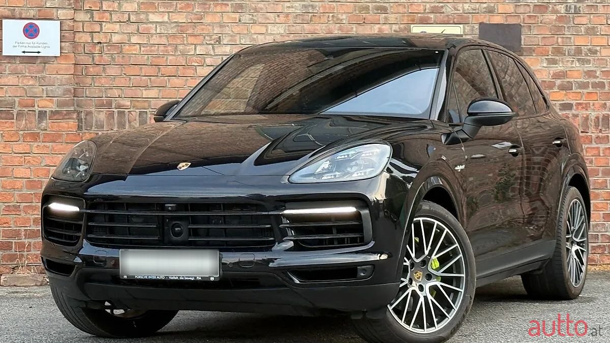 2018' Porsche Cayenne photo #1