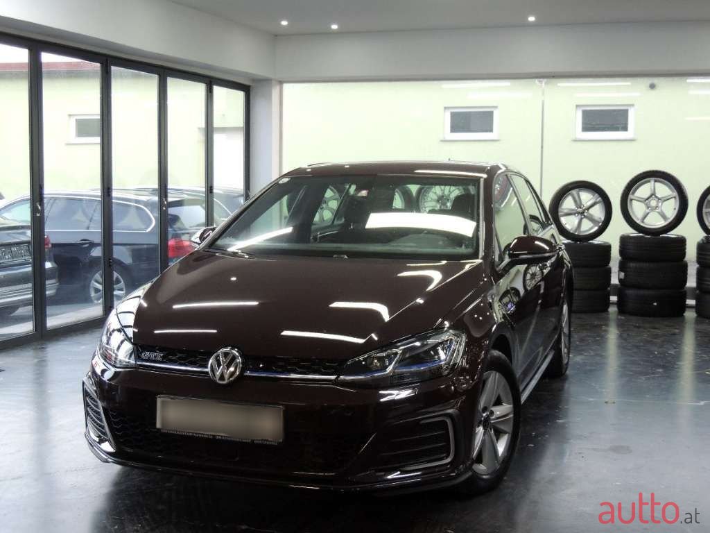 2018' Volkswagen Golf photo #3