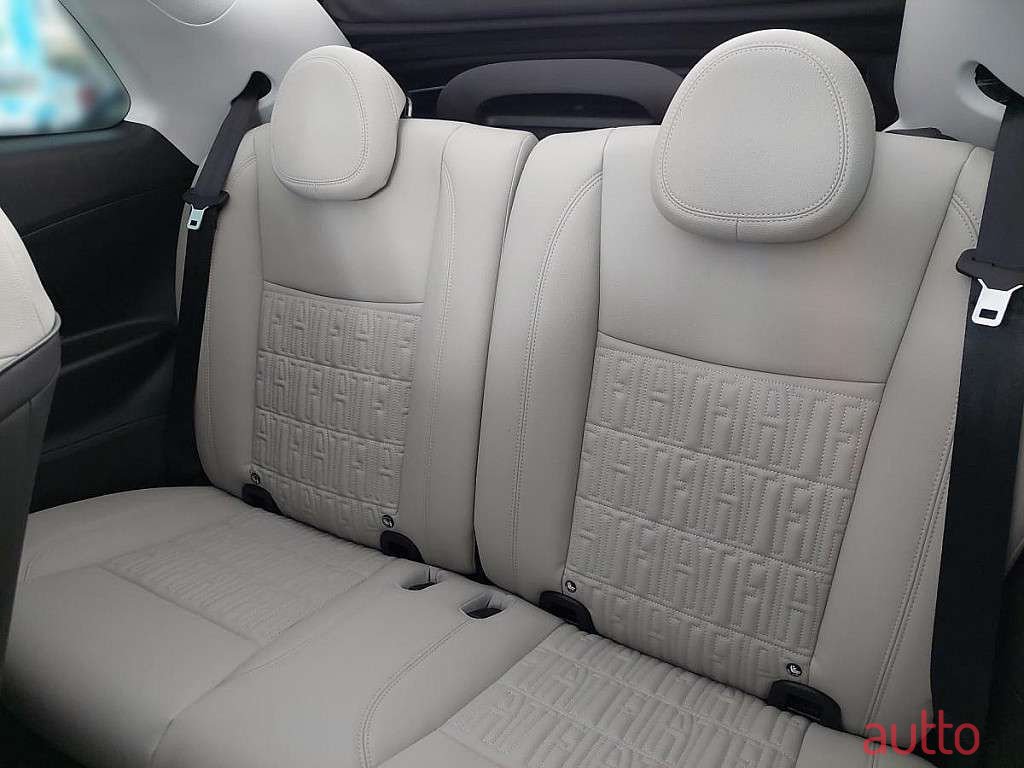 2023' Fiat 500C photo #2