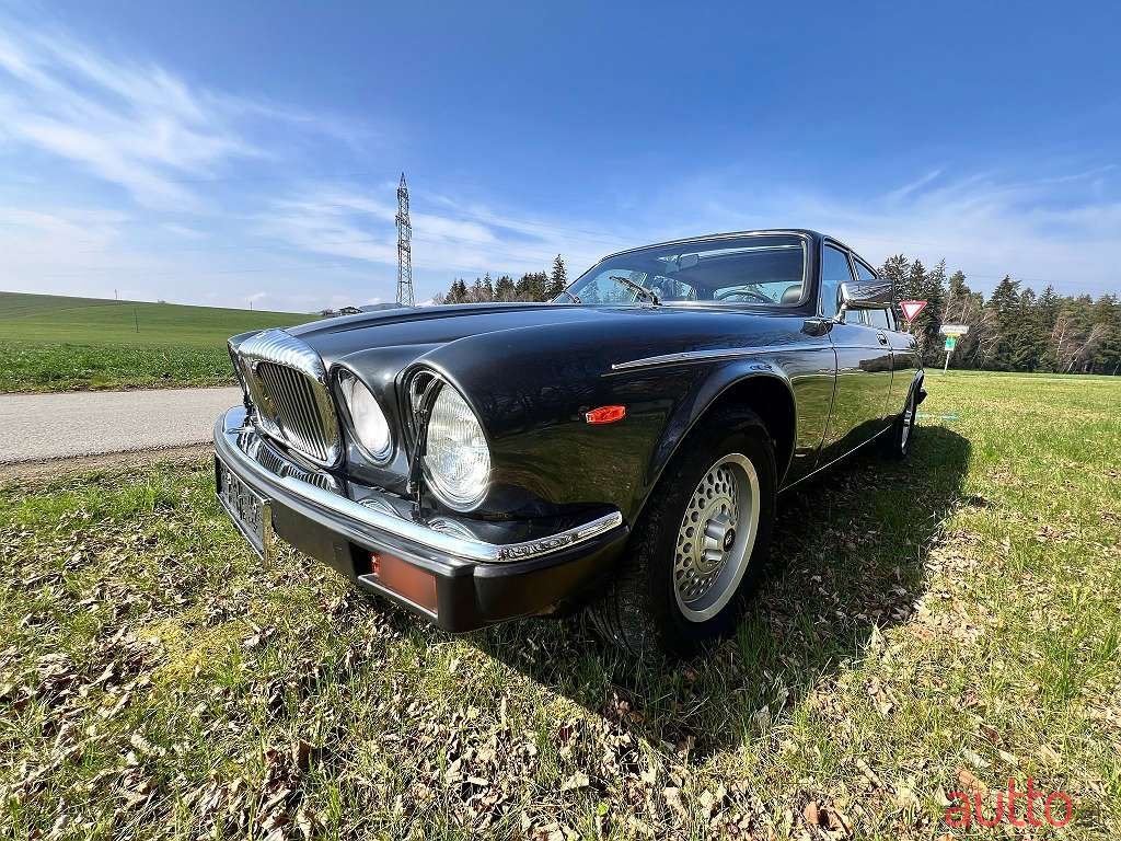 1990' Jaguar XJ photo #2