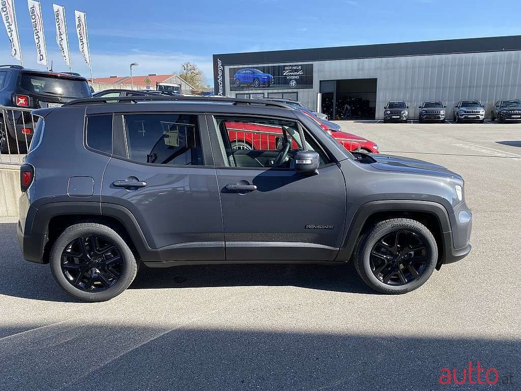 2022' Jeep Renegade photo #4