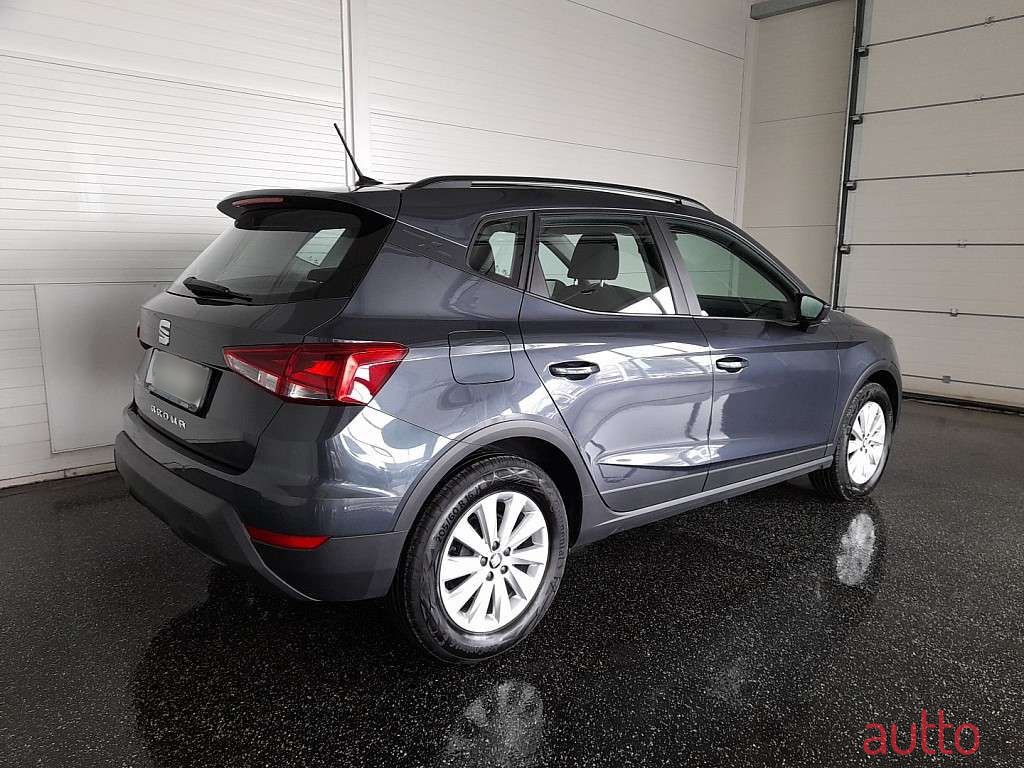 2020' SEAT Arona photo #2