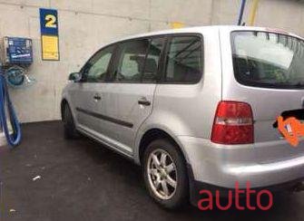 2003' Volkswagen Touran photo #3