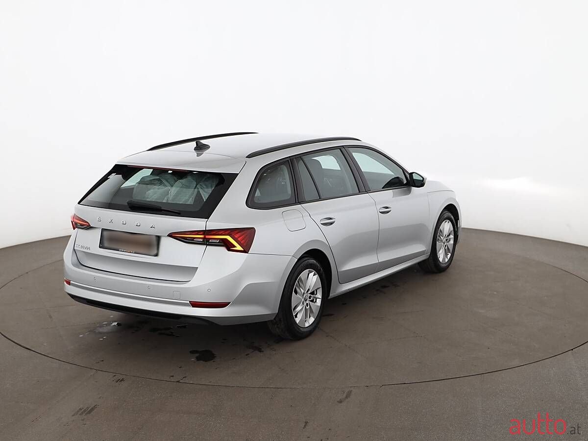 2023' Skoda Octavia photo #3