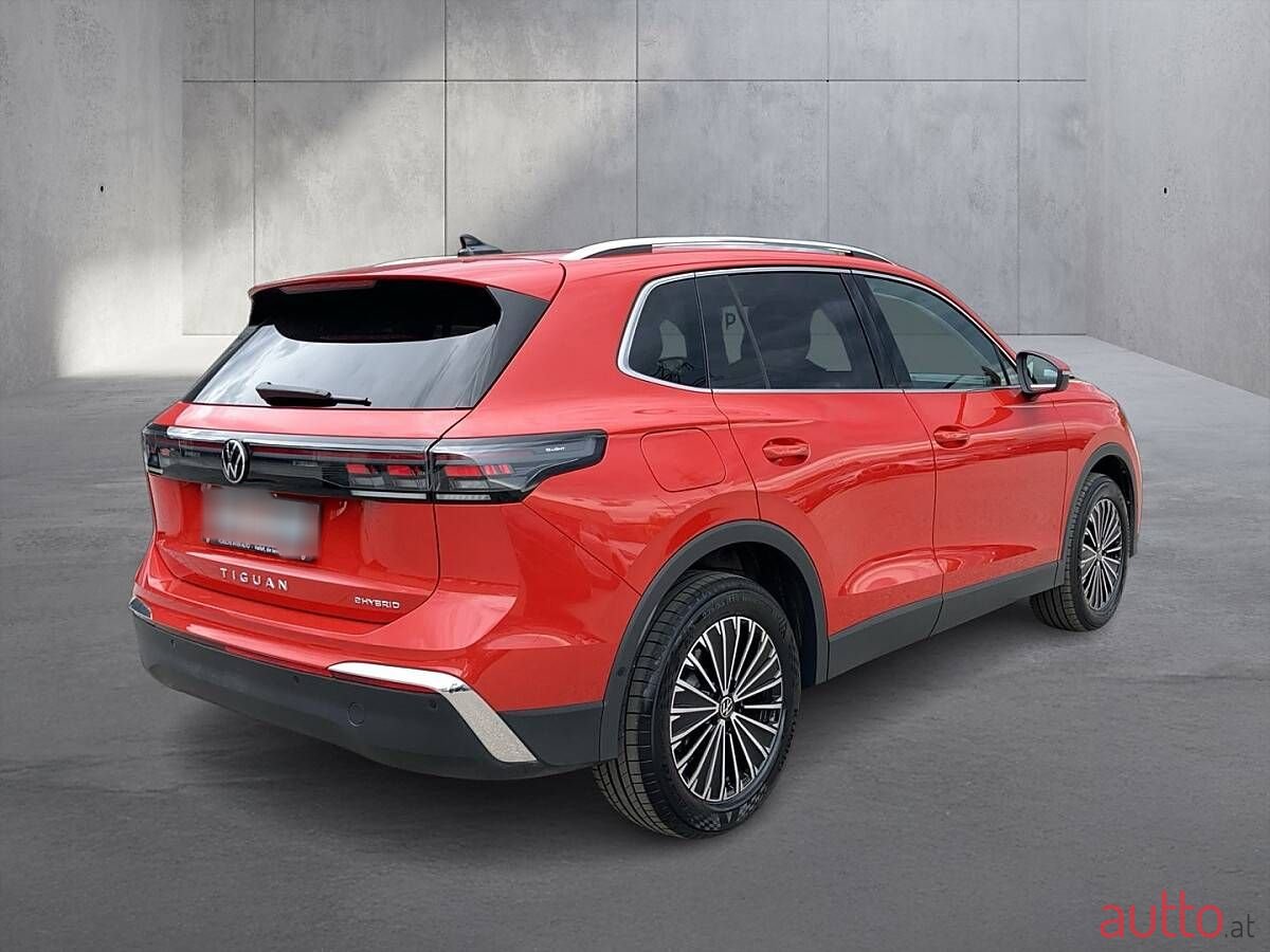 2024' Volkswagen Tiguan photo #6