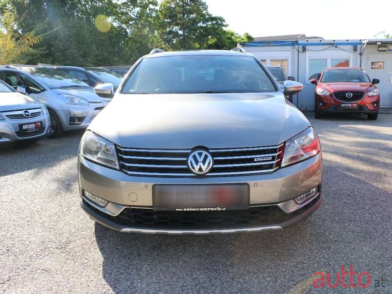 2012' Volkswagen Passat photo #2