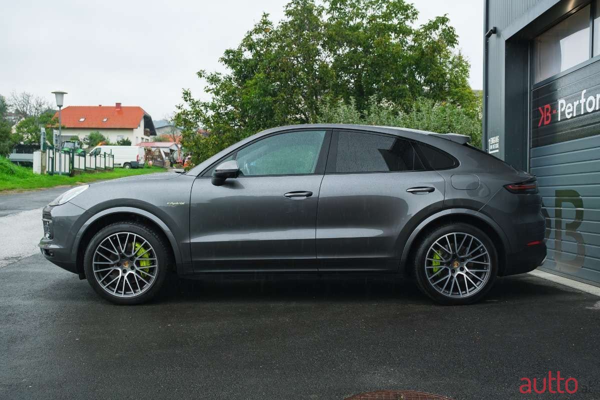 2022' Porsche Cayenne photo #6