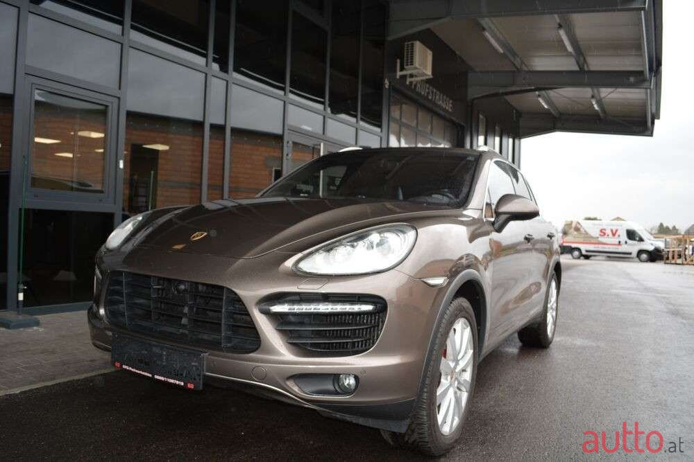 2010' Porsche Cayenne photo #1