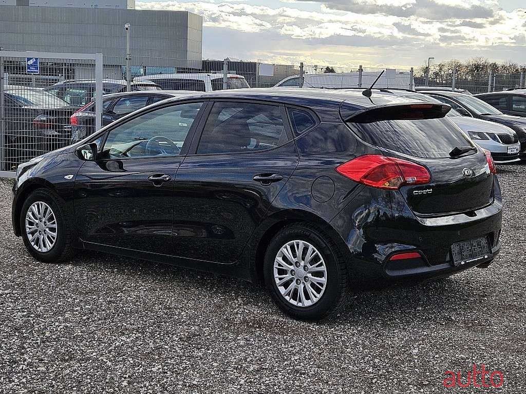 2013' Kia Ceed photo #6