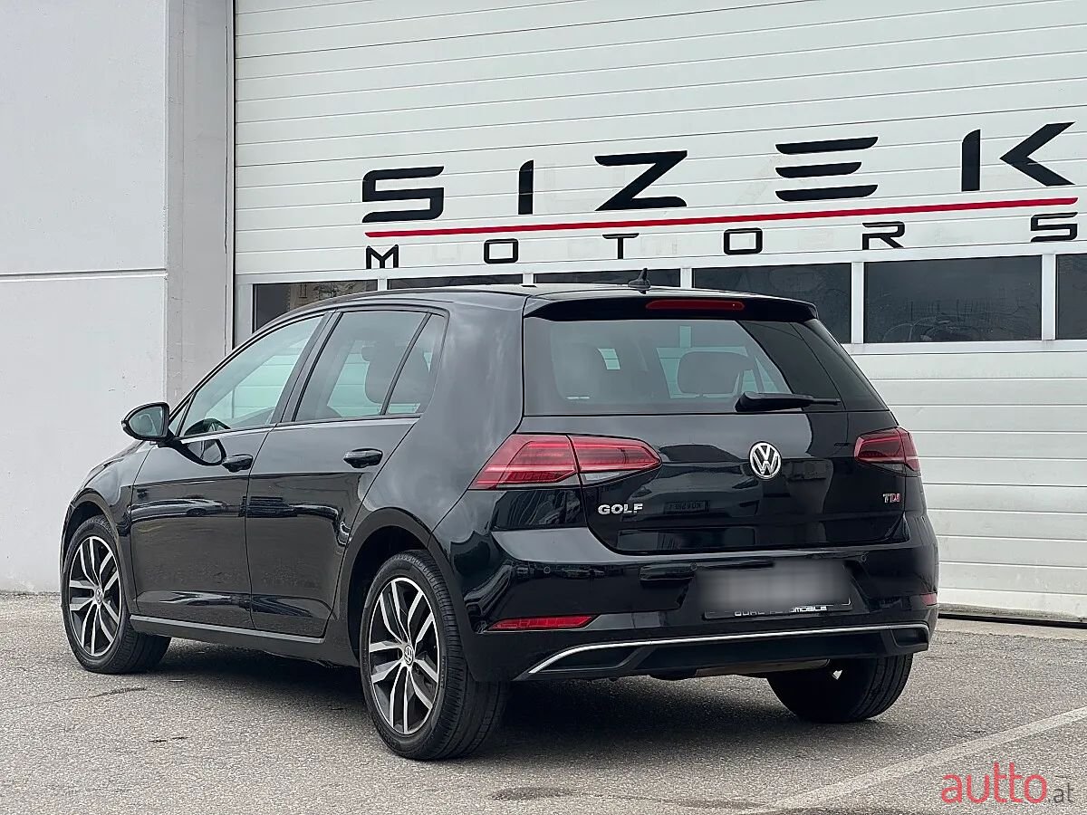 2017' Volkswagen Golf photo #3