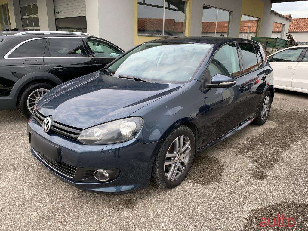 2011' Volkswagen Golf photo #2