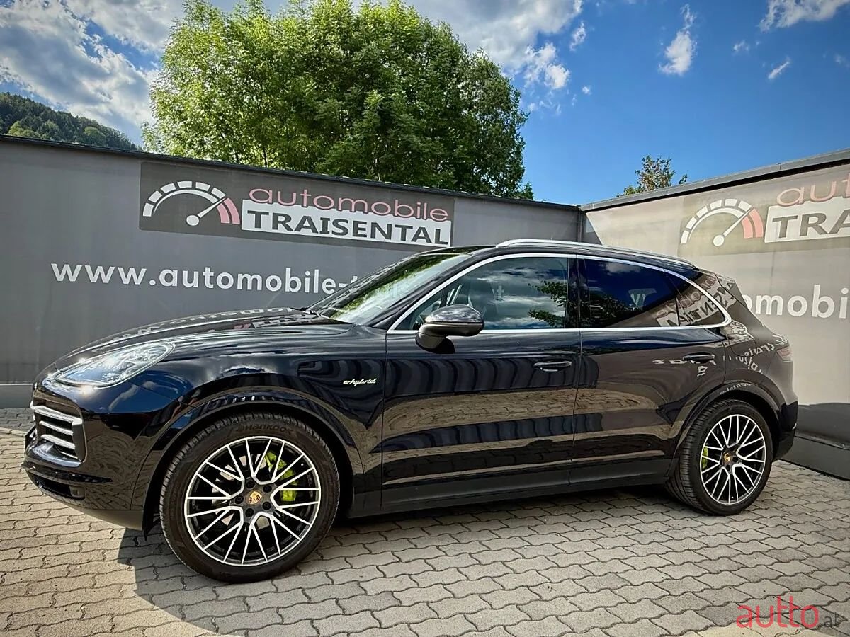 2019' Porsche Cayenne photo #2