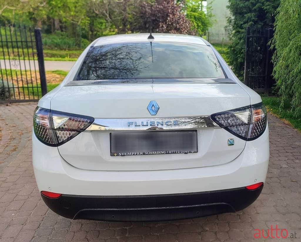 2012' Renault Fluence photo #5