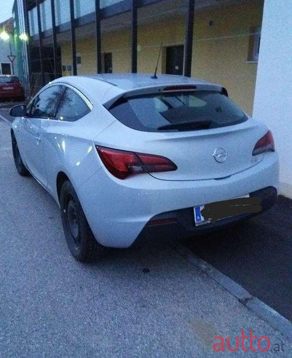 2012' Opel Astra photo #1