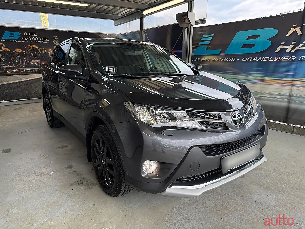 2015' Toyota RAV4 photo #2