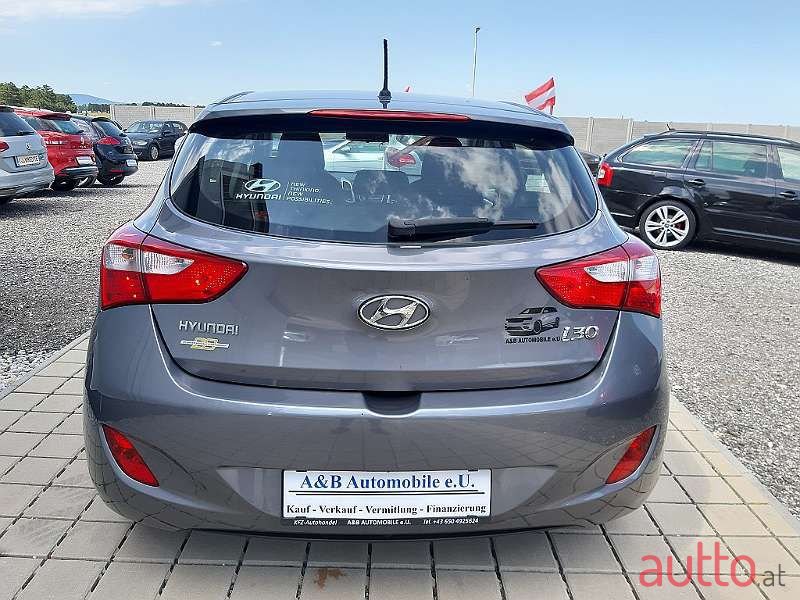 2012' Hyundai i30 photo #5