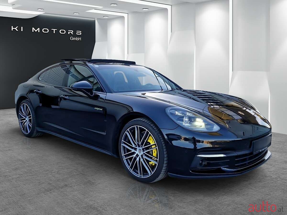 2018' Porsche Panamera photo #2