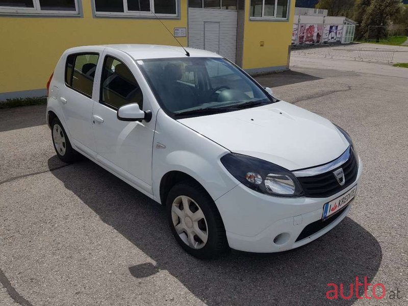 2010' Dacia Sandero photo #4