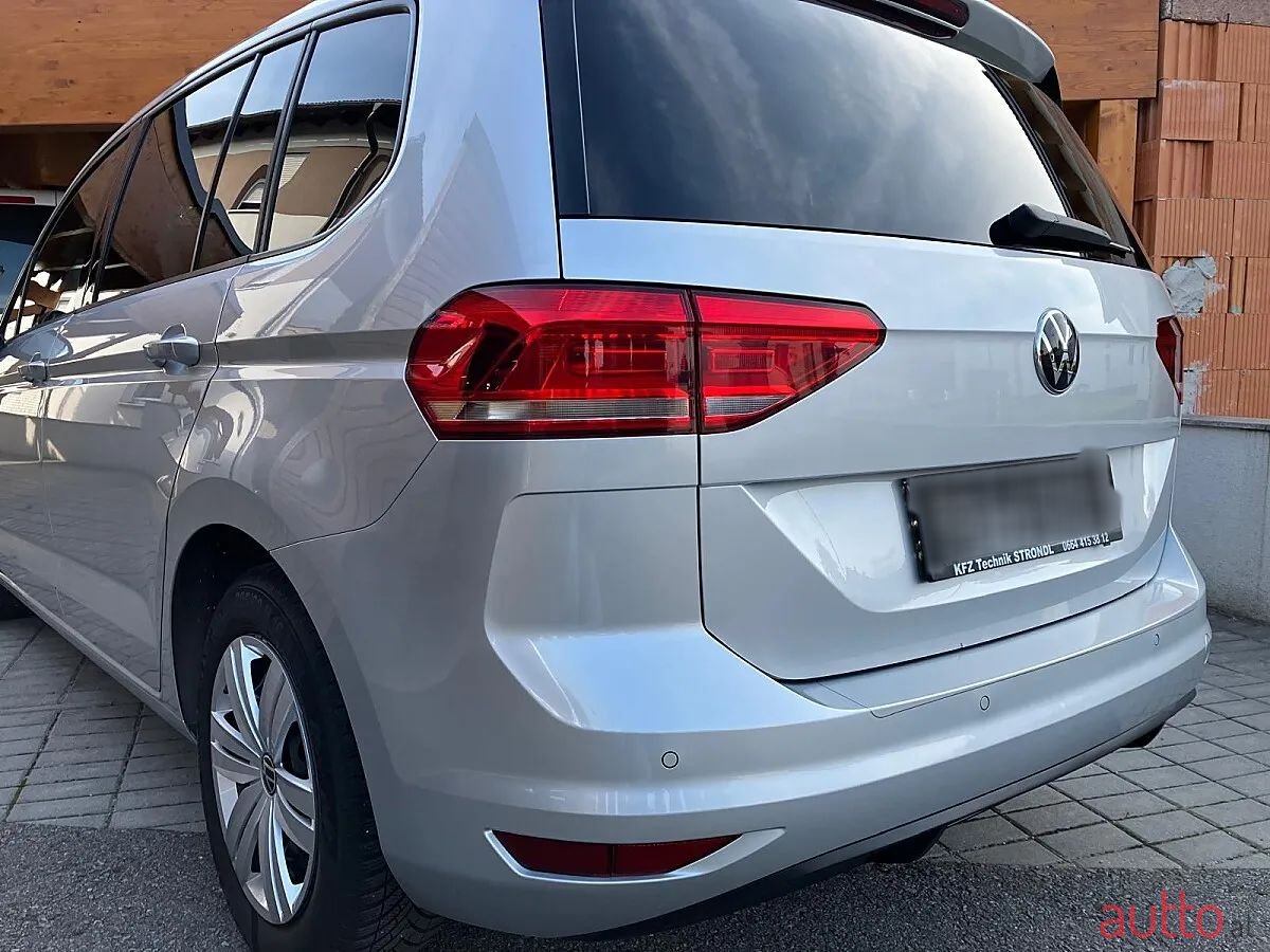 2023' Volkswagen Touran photo #6