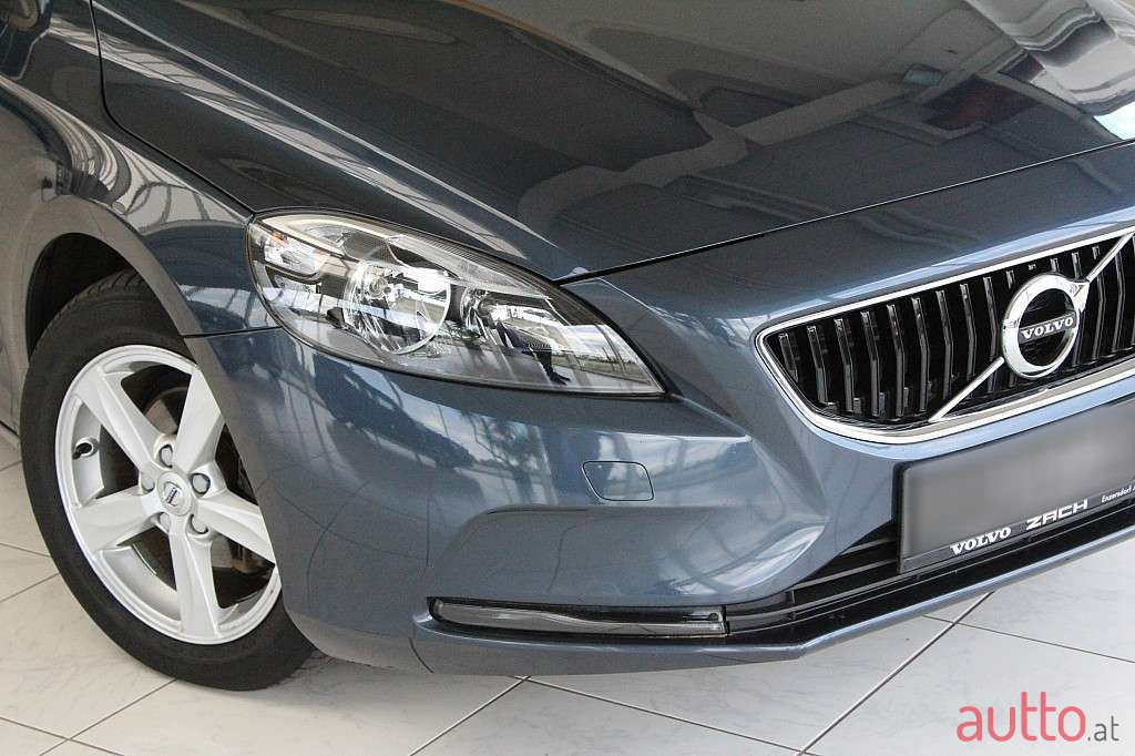 2018' Volvo V40 photo #2