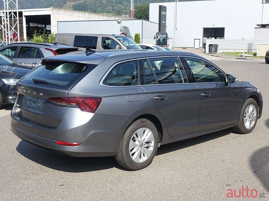 2023' Skoda Octavia photo #2