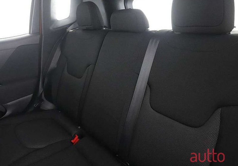 2018' Jeep Renegade photo #3