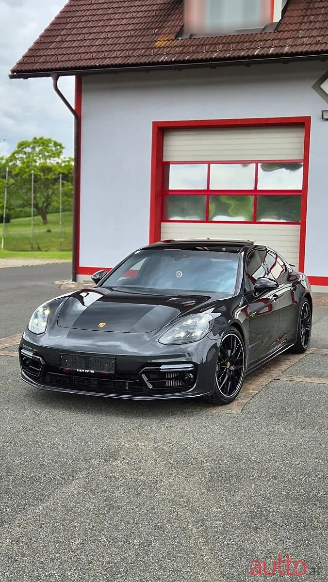 2020' Porsche Panamera photo #6