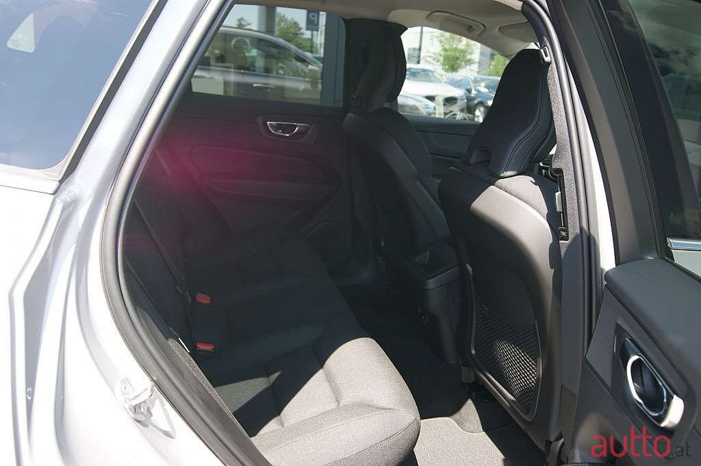 2022' Volvo XC60 photo #4