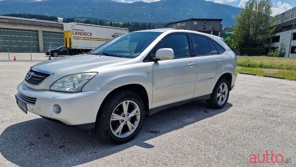 2020' Lexus RX photo #2