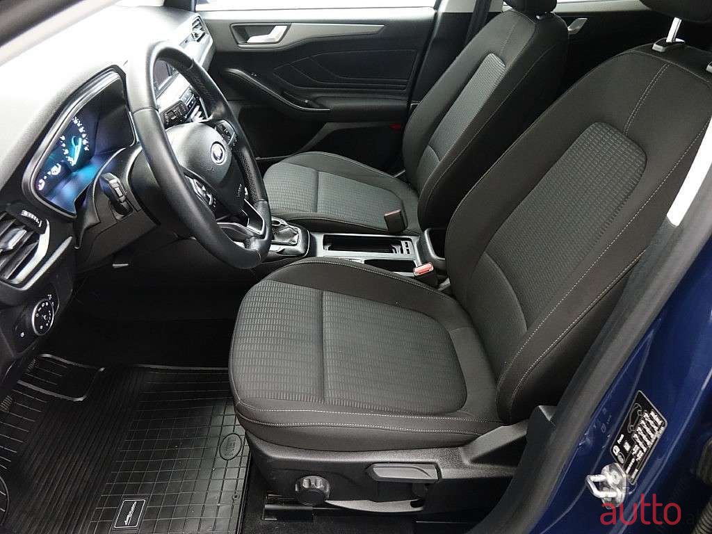 2020' Ford Focus photo #4