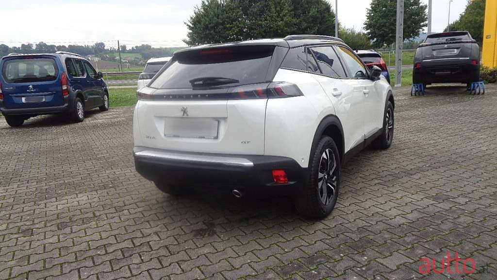 2022' Peugeot 2008 photo #2