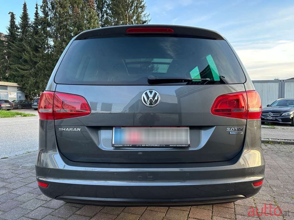 2011' Volkswagen Sharan photo #4