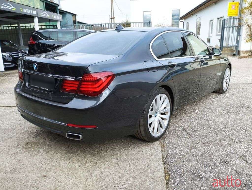 2013' BMW 7Er-Reihe photo #5
