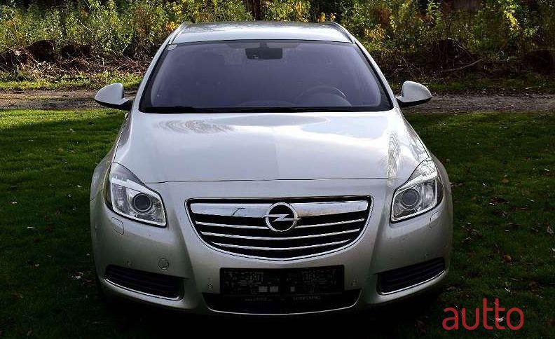 2010' Opel Insignia photo #2
