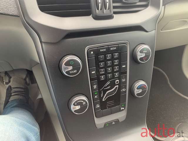 2014' Volvo V40 photo #6