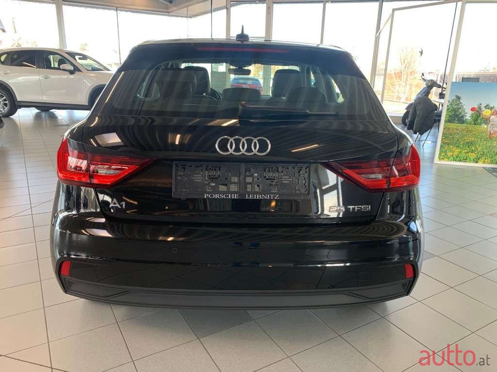 2021' Audi A1 photo #5