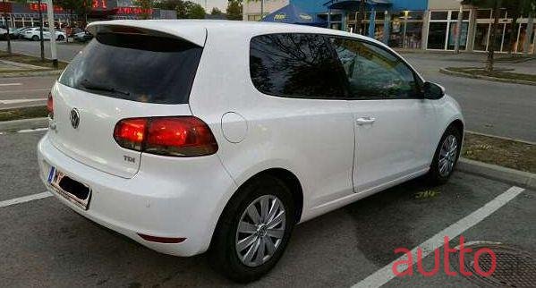 2010' Volkswagen Golf photo #1