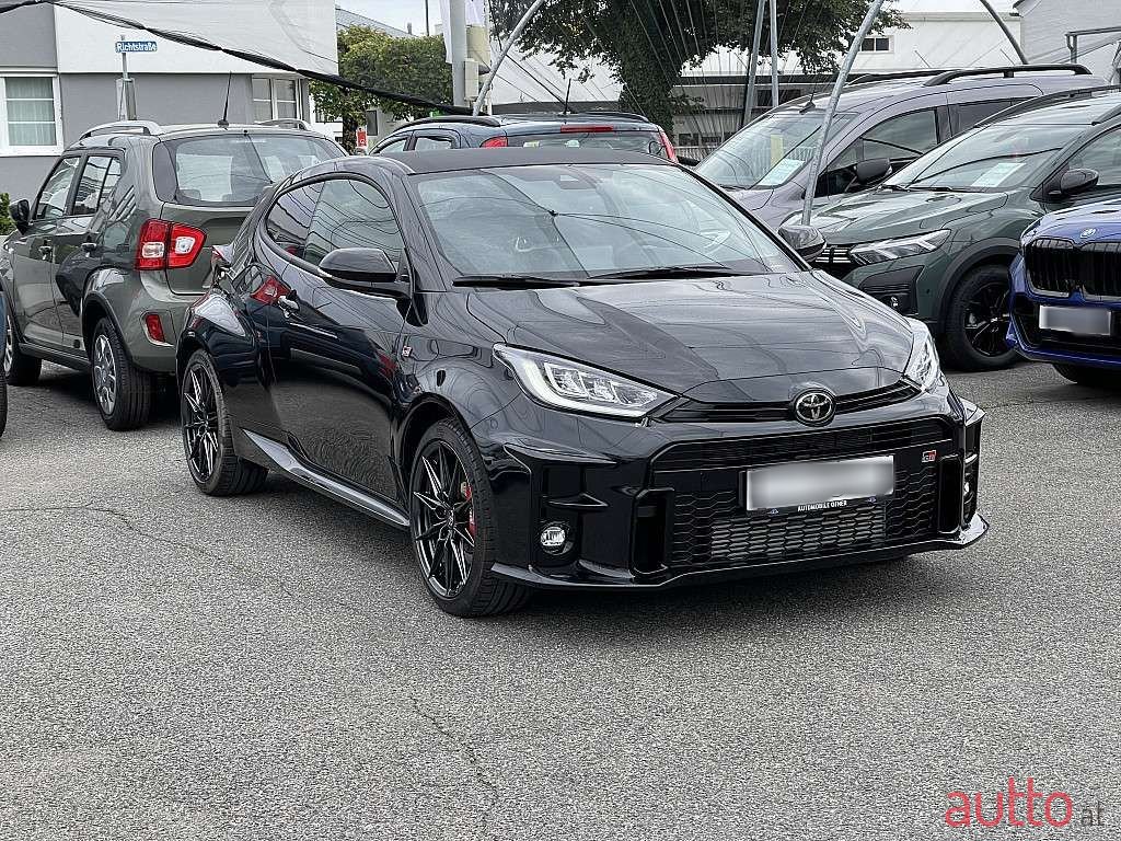 2022' Toyota Yaris photo #2