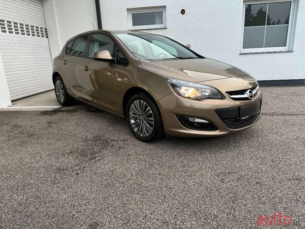 2014' Opel Astra photo #1