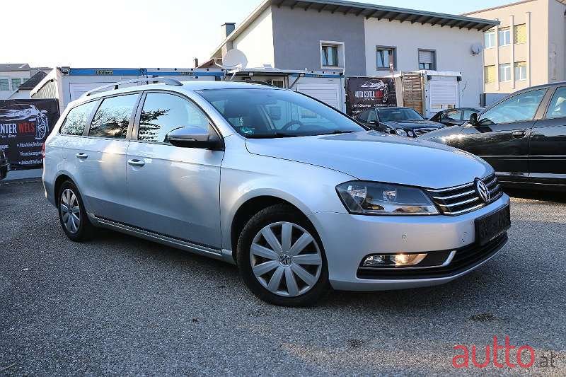 2011' Volkswagen Passat photo #1