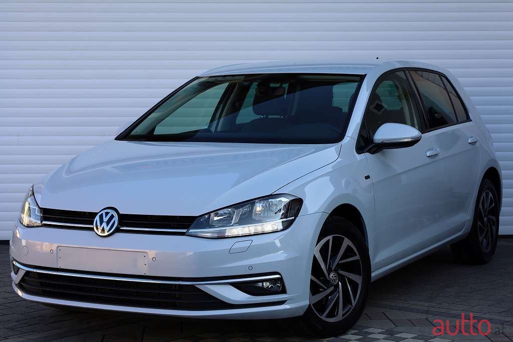 2018' Volkswagen Golf photo #2